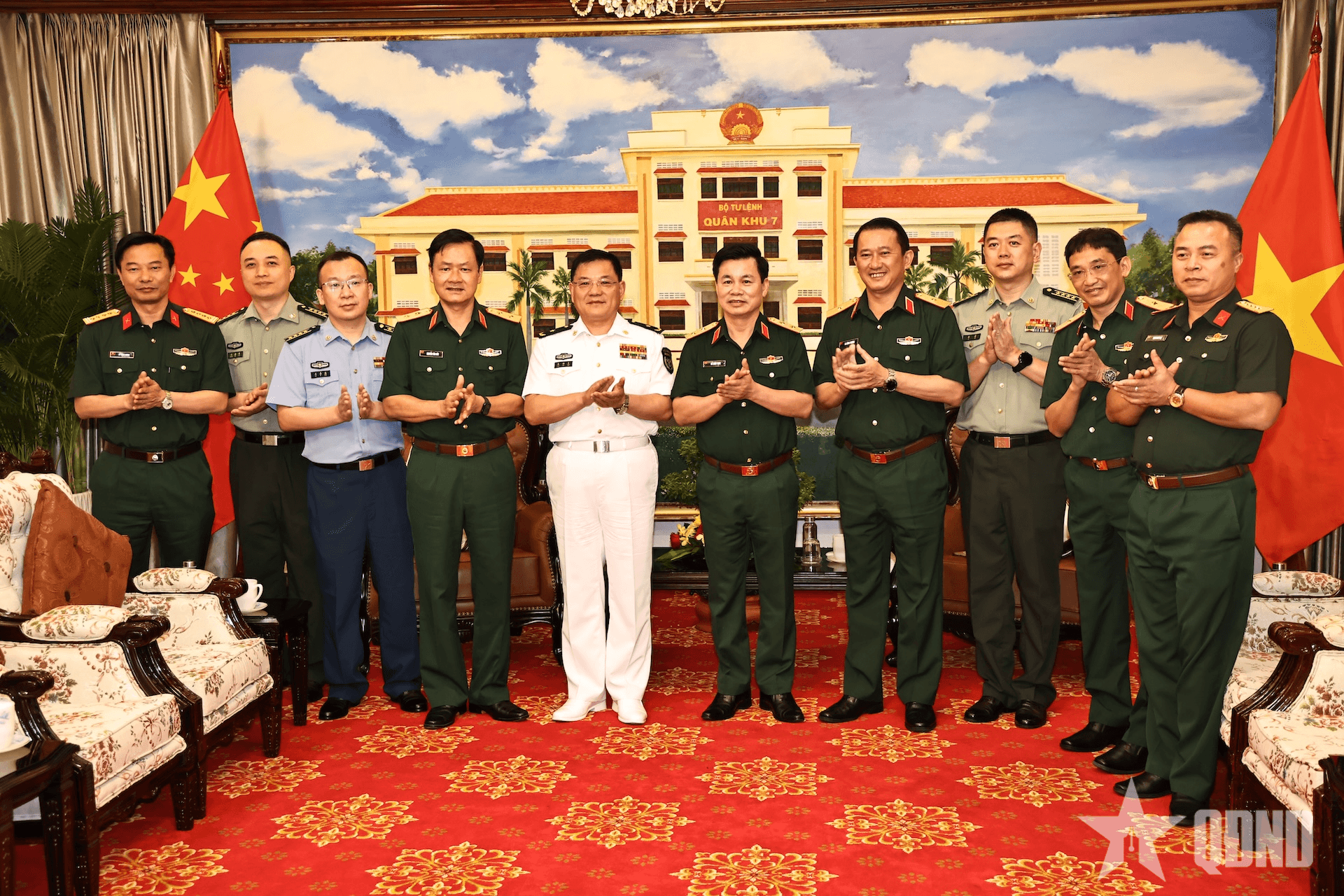 Trung tướng Đỗ Xuân Tụng tiếp Trưởng đoàn Bộ Quốc phòng Trung Quốc tham dự Lễ kỷ niệm 50 năm Ngày giải phóng miền Nam, thống nhất đất nước
