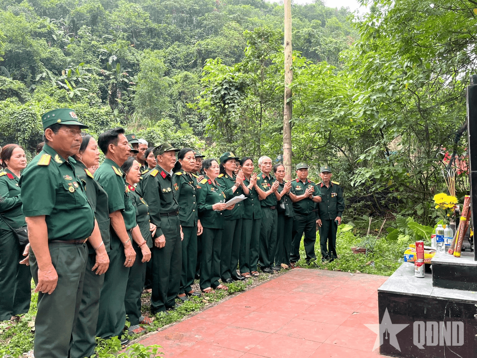 Thăm lại chiến trường xưa