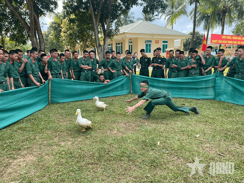 Sôi nổi các hoạt động ngày lễ tại Sư đoàn 968 (Quân khu 4)