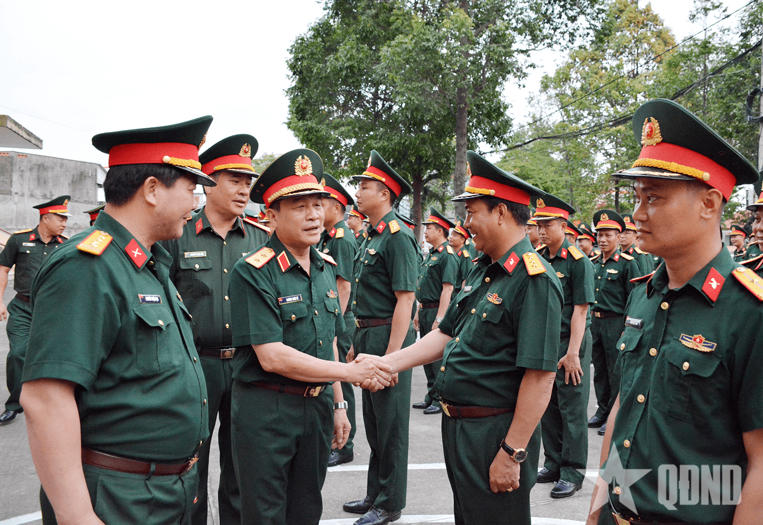 Trung tướng Trương Thiên Tô giao nhiệm vụ cho Đoàn Nghi lễ Quân đội hành quân về đơn vị