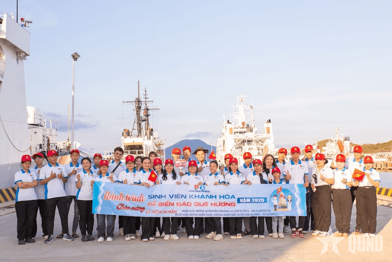 Sinh viên Khánh Hòa với biển, đảo quê hương