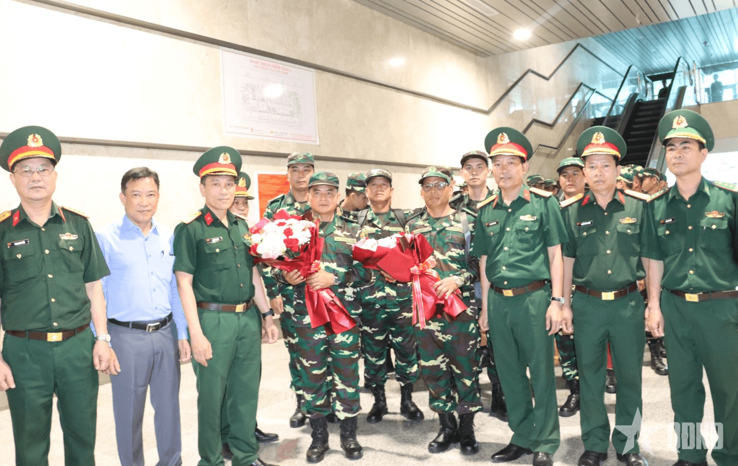 TP Huế chúc mừng đoàn QĐND Lào hoàn thành xuất sắc nhiệm vụ tham gia diễu binh, diễu hành

​
