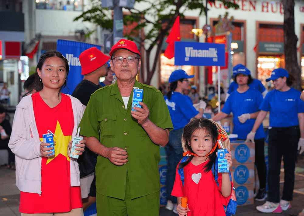150.000 sản phẩm Vinamilk tiếp sức người dân tham gia đại lễ 30-4
