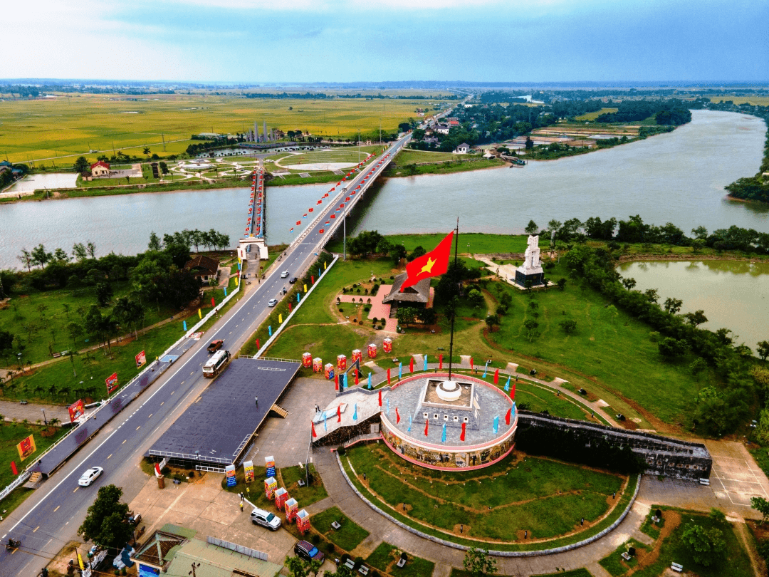 Thiêng liêng lá cờ đỏ sao vàng