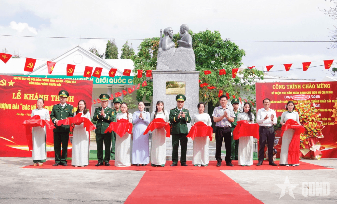 BĐBP tỉnh Bà Rịa - Vũng Tàu khánh thành tượng đài Bác Hồ với chiến sĩ Biên phòng