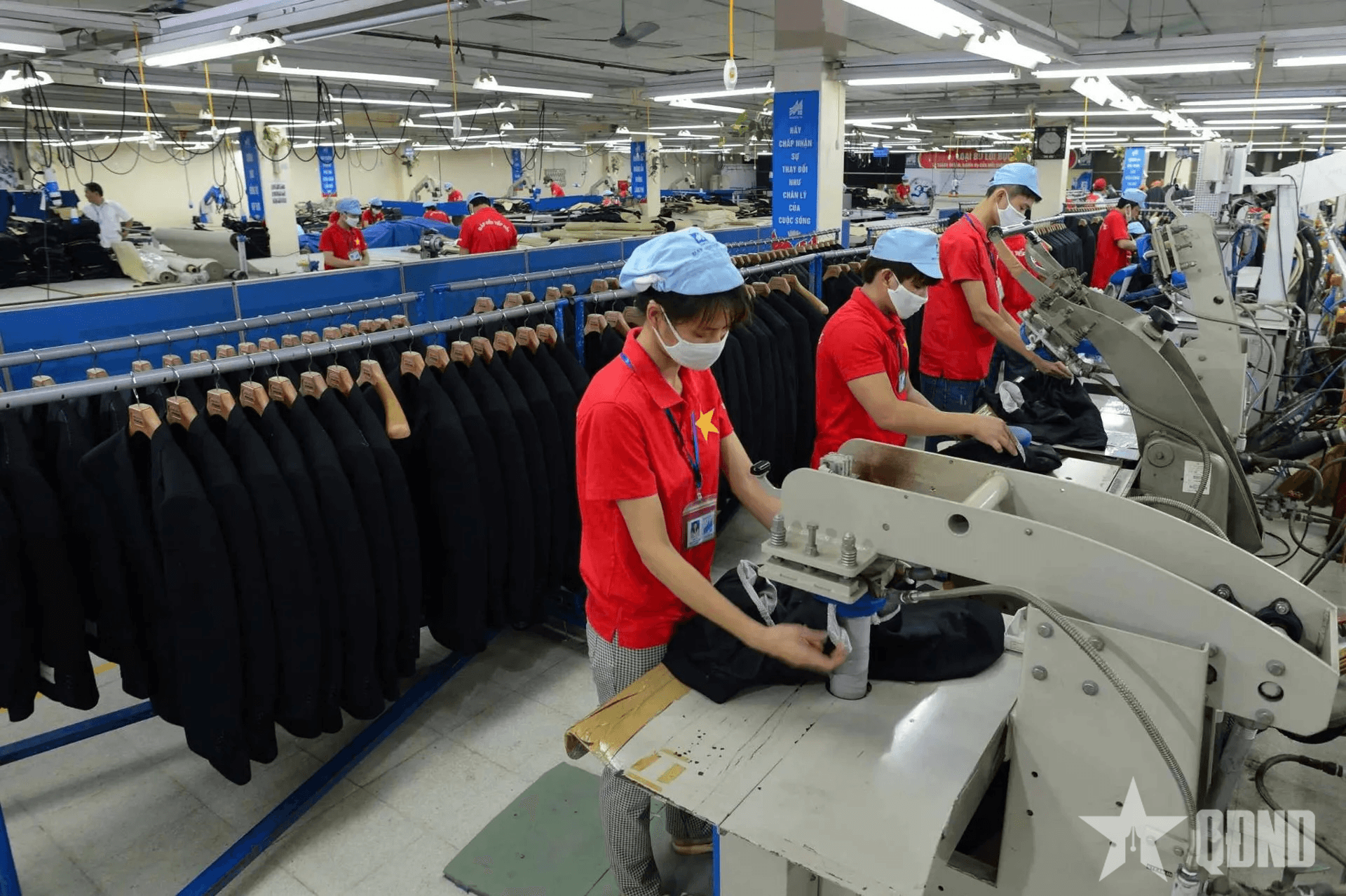 Bệ đỡ hỗ trợ doanh nghiệp khu vực tư nhân kinh doanh bền vững