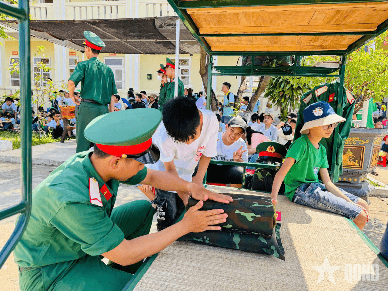 “Một ngày làm chiến sĩ” - gieo mầm yêu nước từ trải nghiệm thực tế
