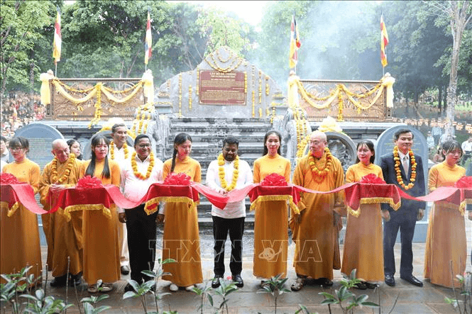 Tổng thống Sri Lanka thăm chùa Bái Đính