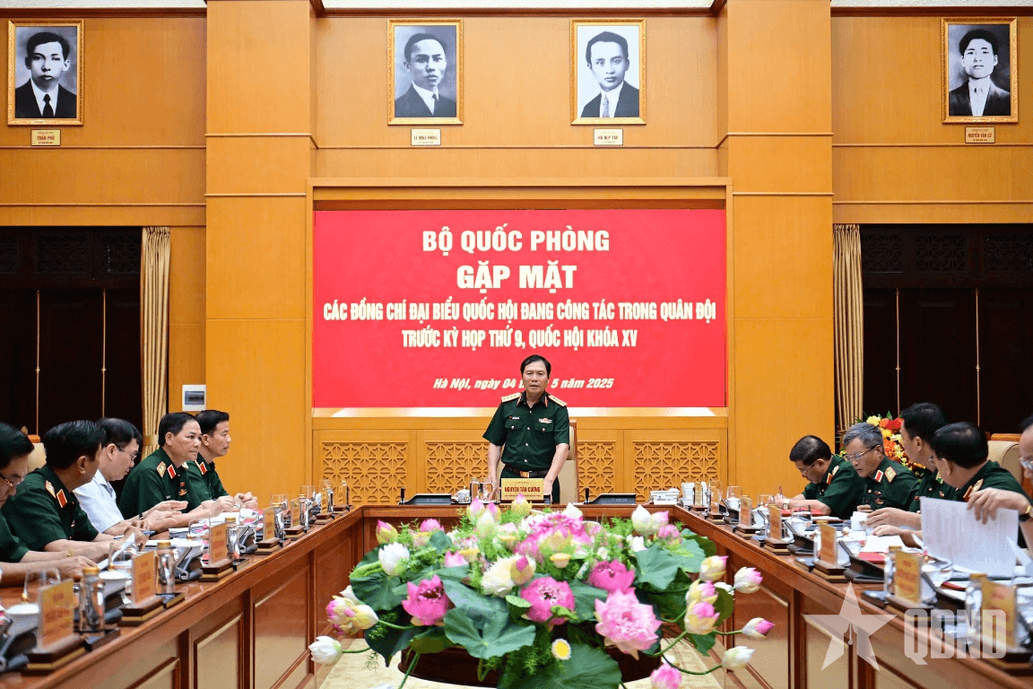 Bộ Quốc phòng gặp mặt các đại biểu Quốc hội đang công tác trong Quân đội trước Kỳ họp thứ chín, Quốc hội khóa XV