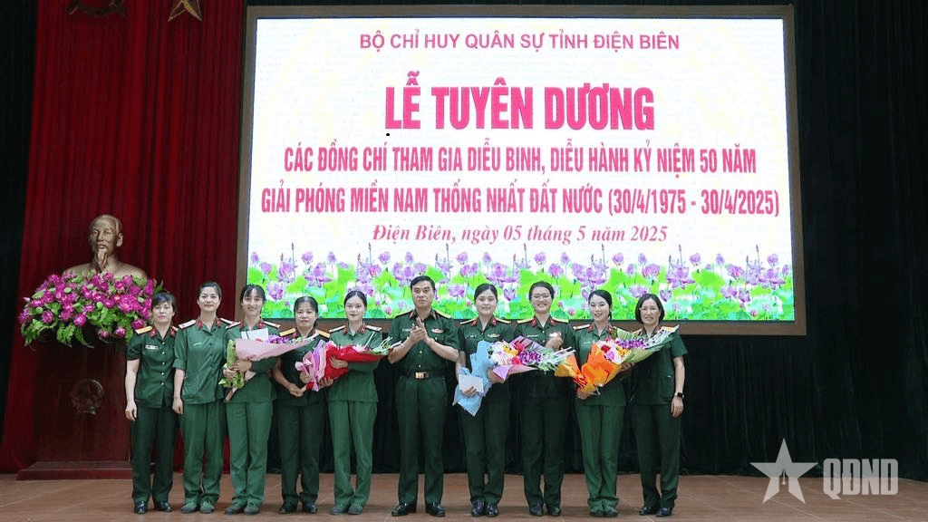 Bộ CHQS tỉnh Điện Biên tuyên dương nữ quân nhân tham gia diễu binh, diễu hành

​