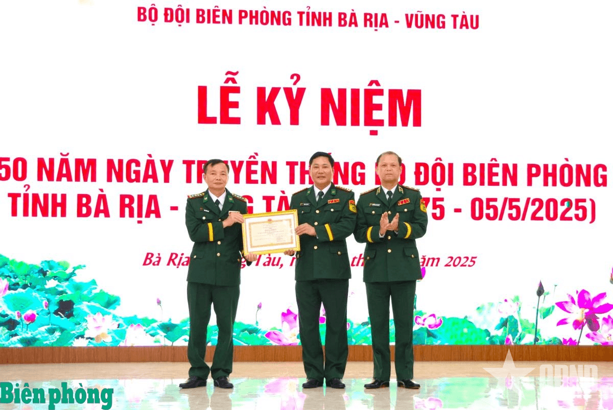 Bộ đội Biên phòng tỉnh Bà Rịa-Vũng Tàu đón nhận Bằng khen của Bộ trưởng Bộ Quốc phòng