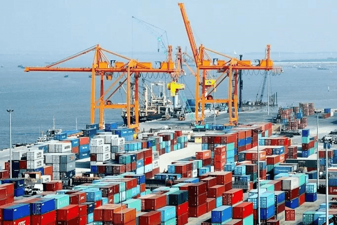 Việt Nam xuất siêu 3,79 tỷ USD trong 4 tháng đầu năm