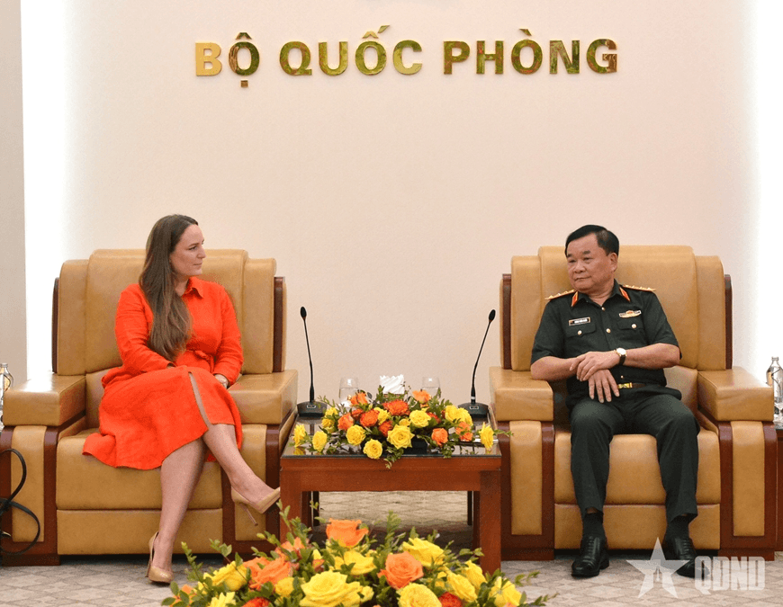 Thượng tướng Hoàng Xuân Chiến tiếp Giám đốc điều hành IISS khu vực châu Á