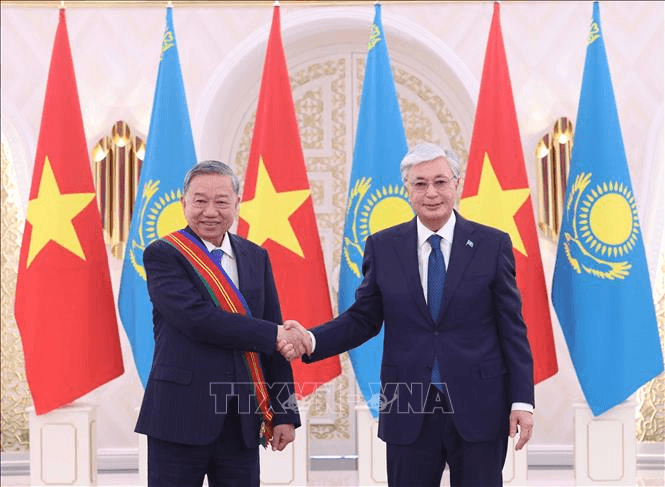 Tổng Bí thư Tô Lâm nhận Huân chương Hữu nghị Dostyk hạng Nhất