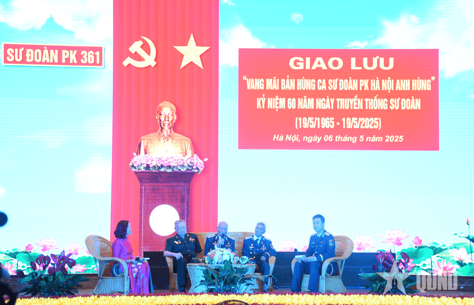 Giao lưu “Vang mãi bản hùng ca Sư đoàn Phòng không Hà Nội anh hùng”