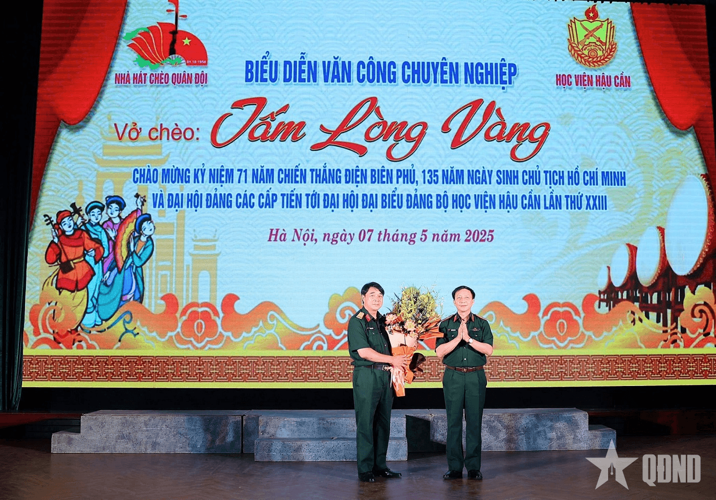 Mang chiếu chèo đến với cán bộ, học viên Học viện Hậu cần