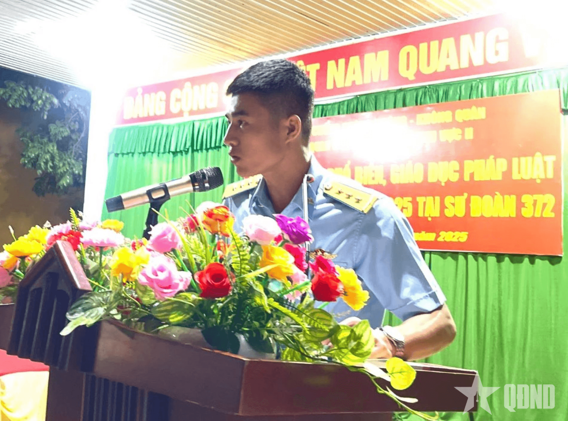 Sư đoàn Không quân 372 phối hợp tuyên truyền pháp luật cho chiến sĩ mới