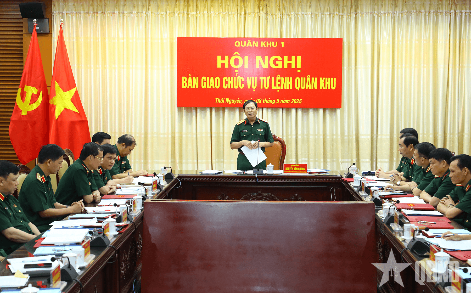 Đại tướng Nguyễn Tân Cương chủ trì hội nghị bàn giao chức vụ Tư lệnh Quân khu 1