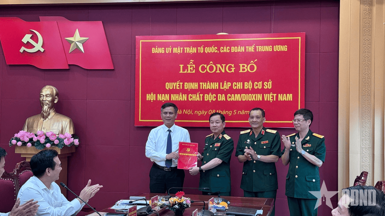 Công bố Quyết định thành lập Chi bộ cơ sở Hội Nạn nhân chất độc da cam/dioxin Việt Nam