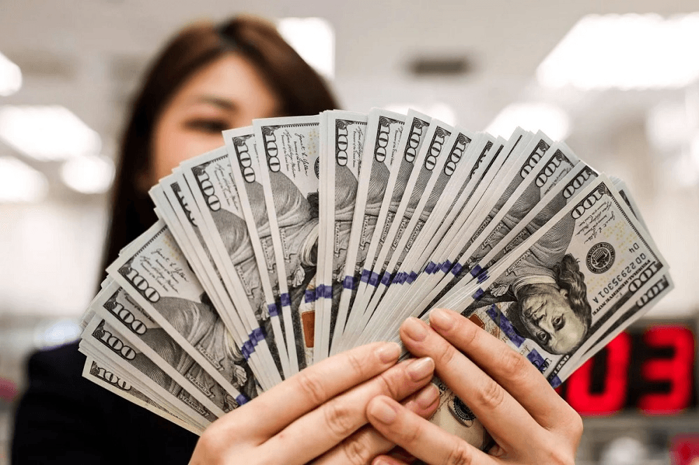 Tỷ giá USD hôm nay (10-5): Đồng USD hạ nhiệt, vẫn trụ vững trên mốc 100