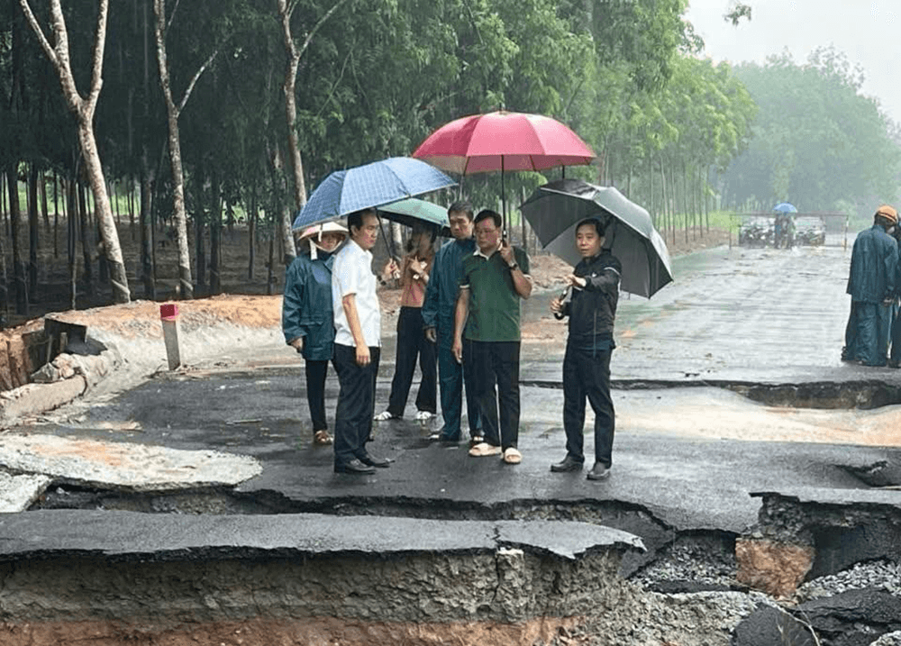 Mưa cực lớn gây thiệt hại một số địa phương phía Nam