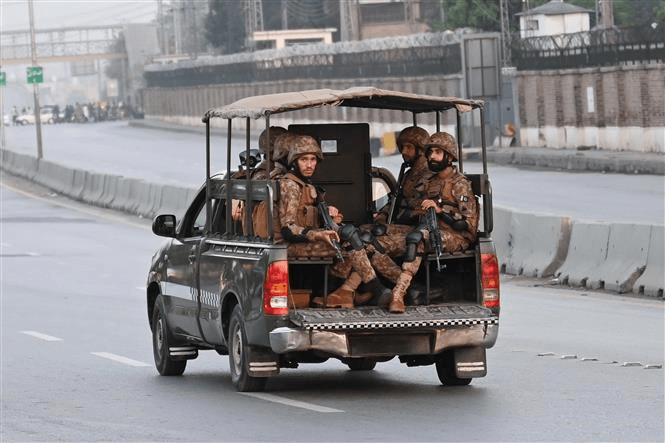 Căng thẳng Pakistan - Ấn Độ: Pakistan mở lại toàn bộ không phận