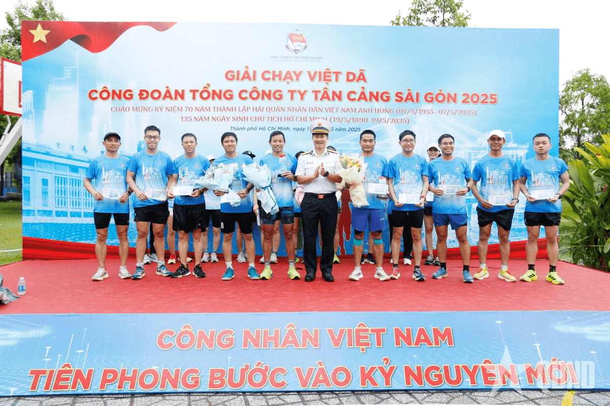 Gần 500 cán bộ, đoàn viên tham gia giải chạy việt dã Công đoàn Tân Cảng Sài Gòn