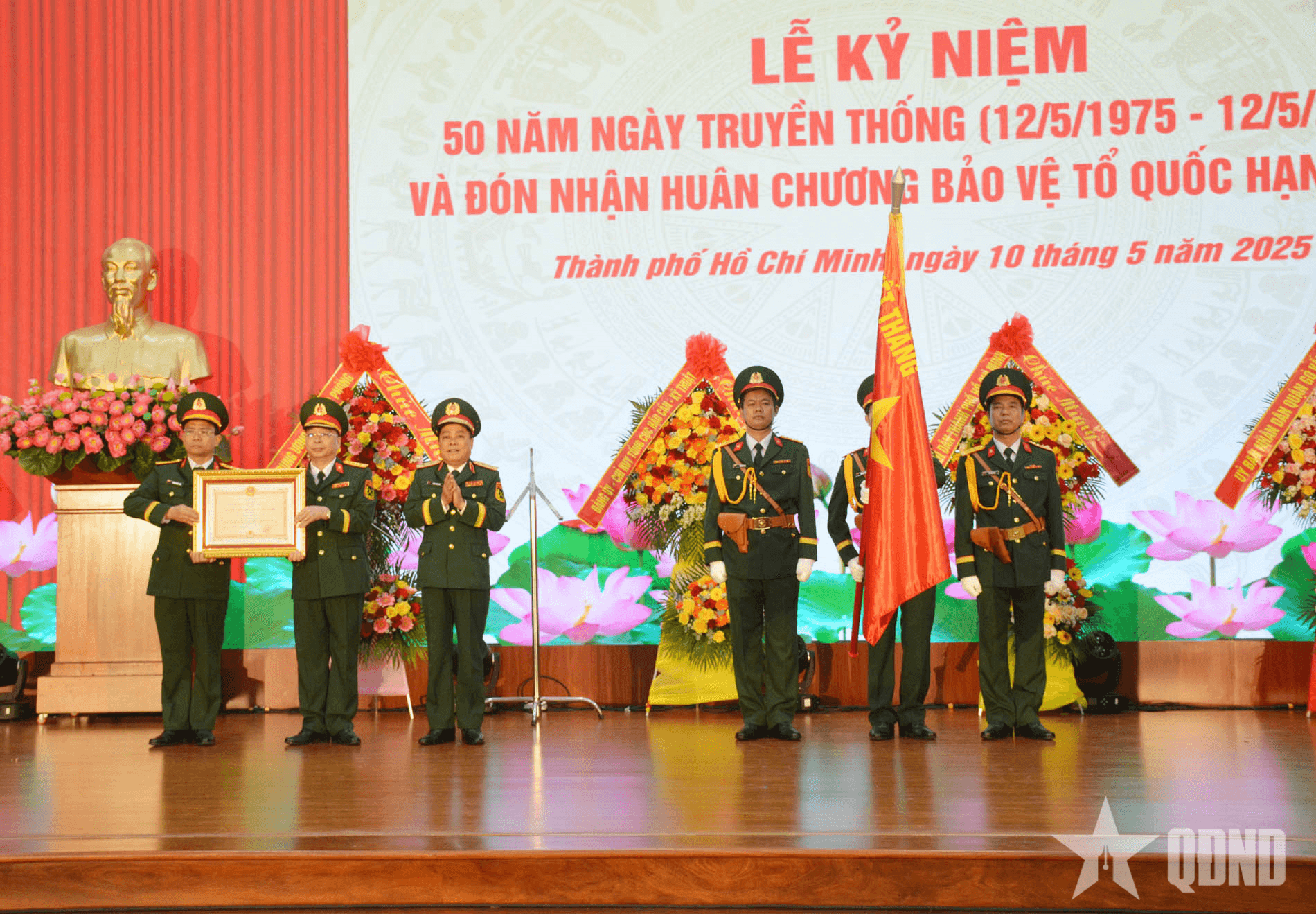 Trường Sĩ quan Kỹ thuật Quân sự đón nhận Huân chương Bảo vệ Tổ quốc hạng Nhất
