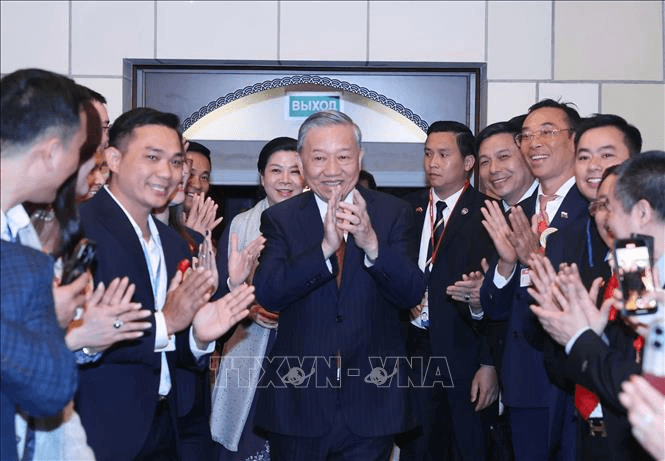 Tổng Bí thư Tô Lâm gặp gỡ cán bộ Đại sứ quán và đại diện cộng đồng người Việt Nam tại Liên bang Nga