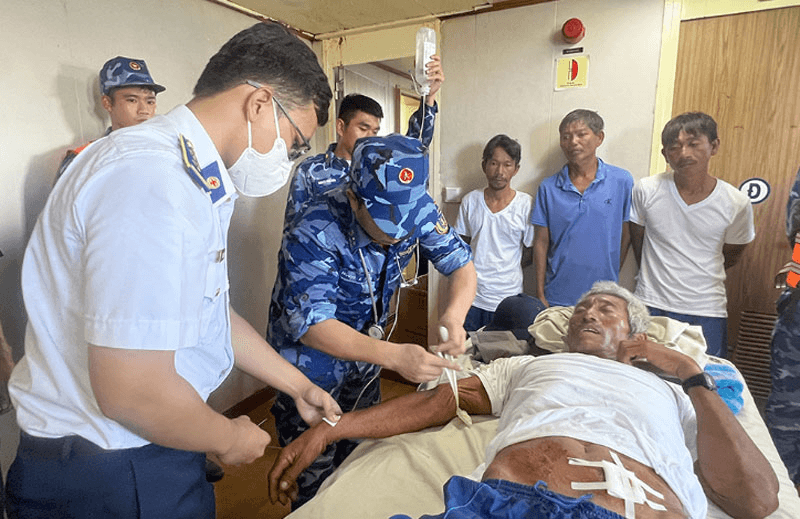 Bình yên biển, đảo quê hương: Sẵn sàng ứng cứu ngư dân trên biển