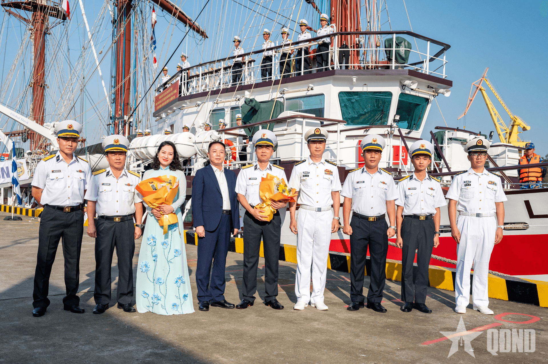 Tàu buồm 286 - Lê Quý Đôn cập Quân cảng Tân Châu, bắt đầu chuyến thăm, giao lưu với Hải quân Trung Quốc