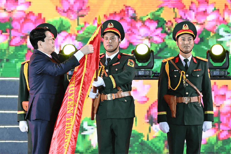 Chủ tịch nước Lương Cường dự Lễ kỷ niệm và trao Danh hiệu “Thành phố Anh hùng” tặng thành phố Hải Phòng