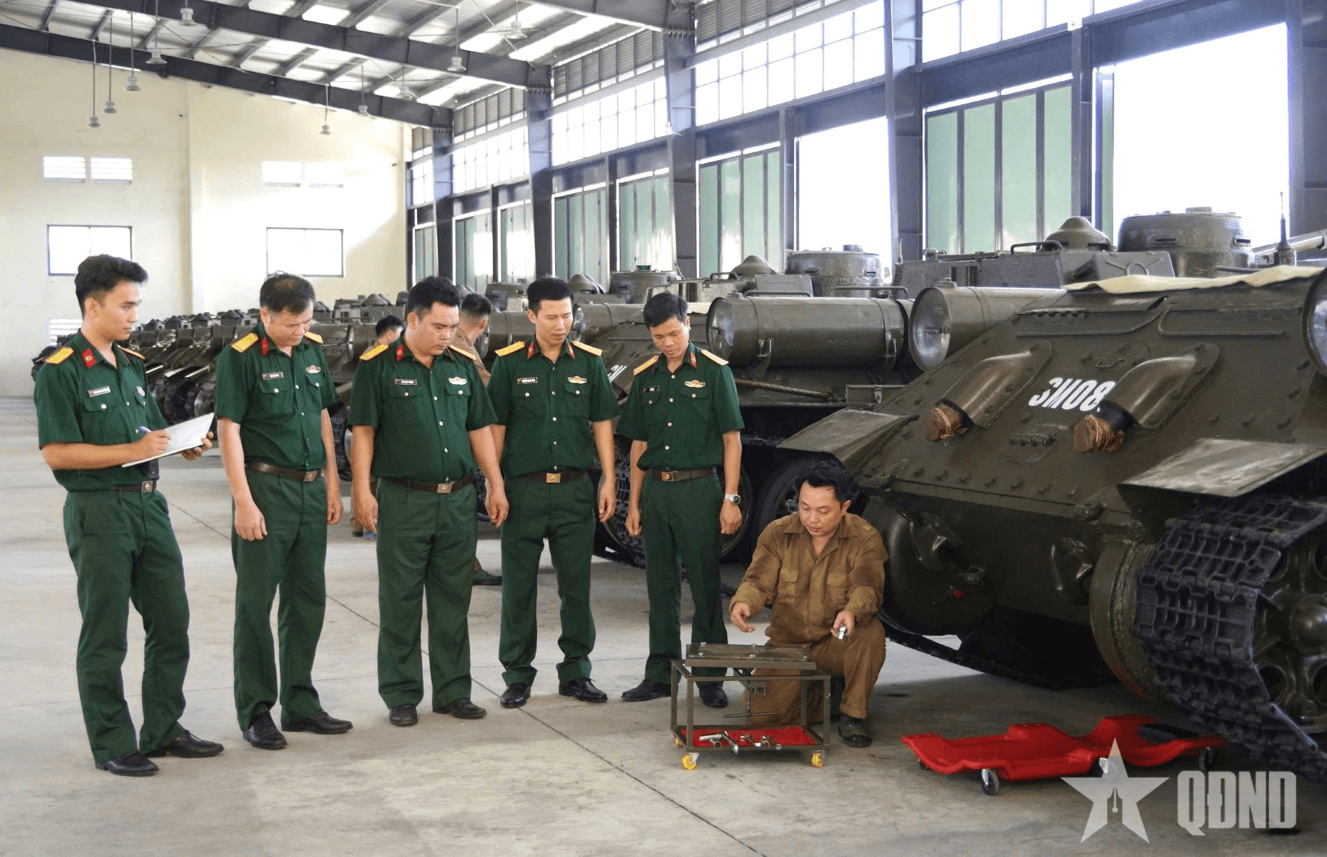 Kho J258 chủ động, sáng tạo quản lý tốt trang bị, khí tài xe-máy