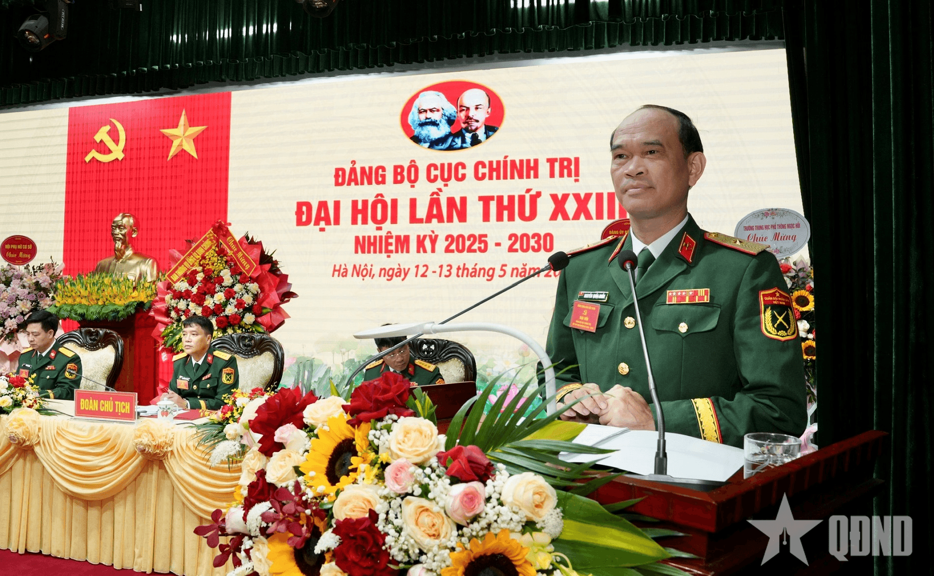 Tham mưu, chỉ đạo, triển khai thực hiện hiệu quả hoạt động công tác Đảng, công tác trong Binh chủng Đặc công