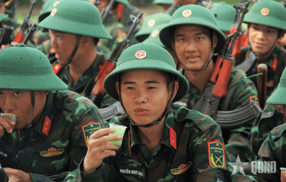 Thiết thực hoạt động “Bát nước thao trường”