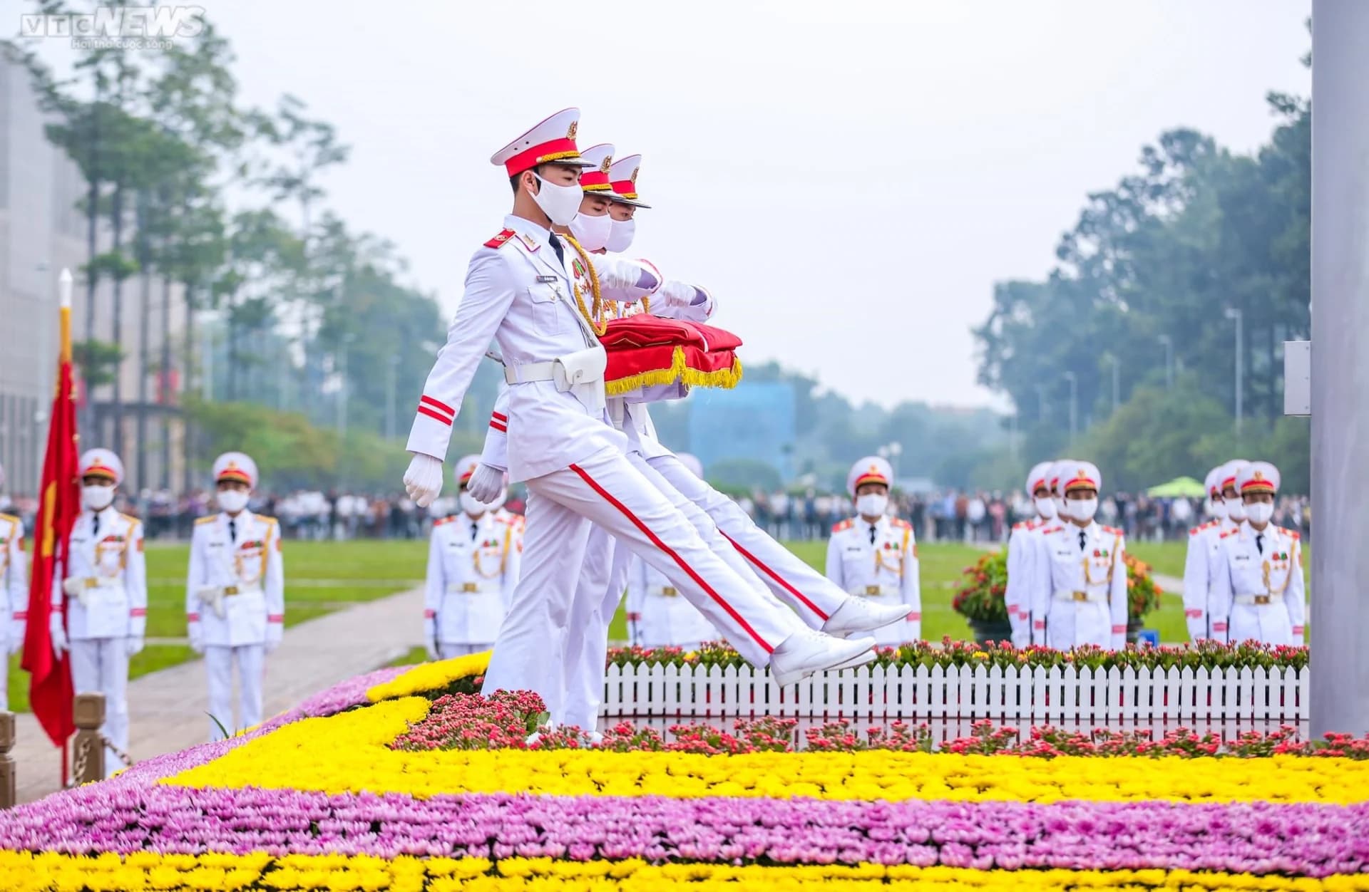Lấy ý kiến tổ chức thực hiện Nghi lễ thượng cờ, hạ cờ dịp lễ, Tết trên Quảng trường Ba Đình