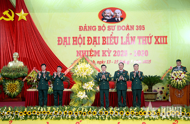 Trung tướng Đỗ Xuân Tụng dự Đại hội đại biểu Đảng bộ Sư đoàn 395, Quân khu 3