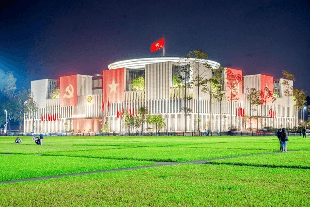 Chuyên gia cao cấp tại cơ quan của Đảng, Nhà nước được hưởng hệ số lương 10,0 và chế độ tương đương Bộ trưởng