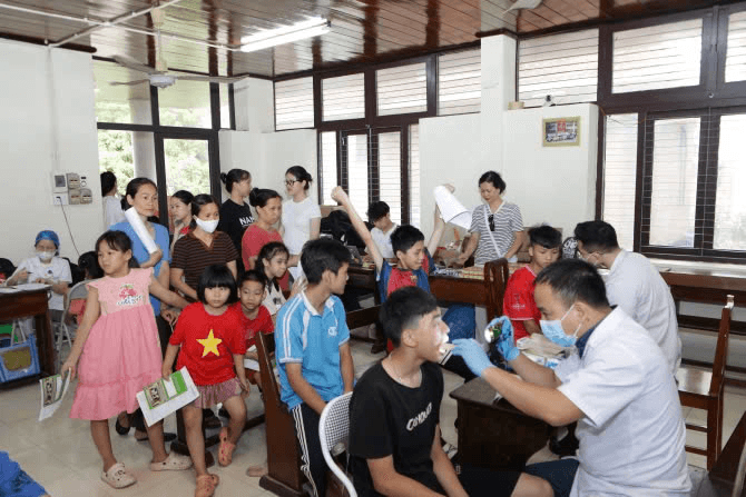 Trẻ em Làng SOS Hà Nội được khám và chăm sóc sức khỏe răng miệng miễn phí