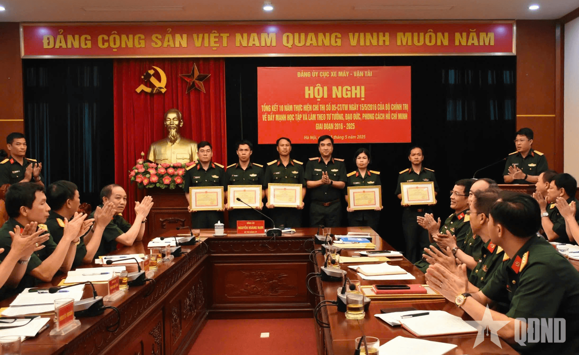 Đảng ủy Cục Xe máy - Vận tải khen thưởng 20 tập thể, cá nhân tiểu biểu trong học tập và làm theo Bác
