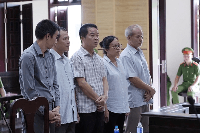 Xét xử cựu cán bộ công an, viện kiểm sát bỏ lọt tội phạm