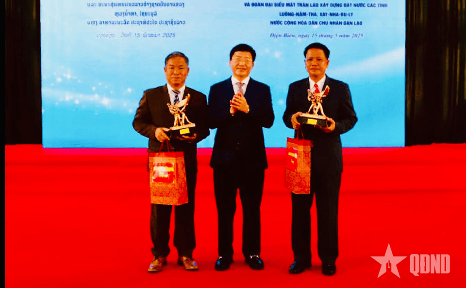 Các địa phương của Việt Nam và Lào chia sẻ thông tin về công tác mặt trận
