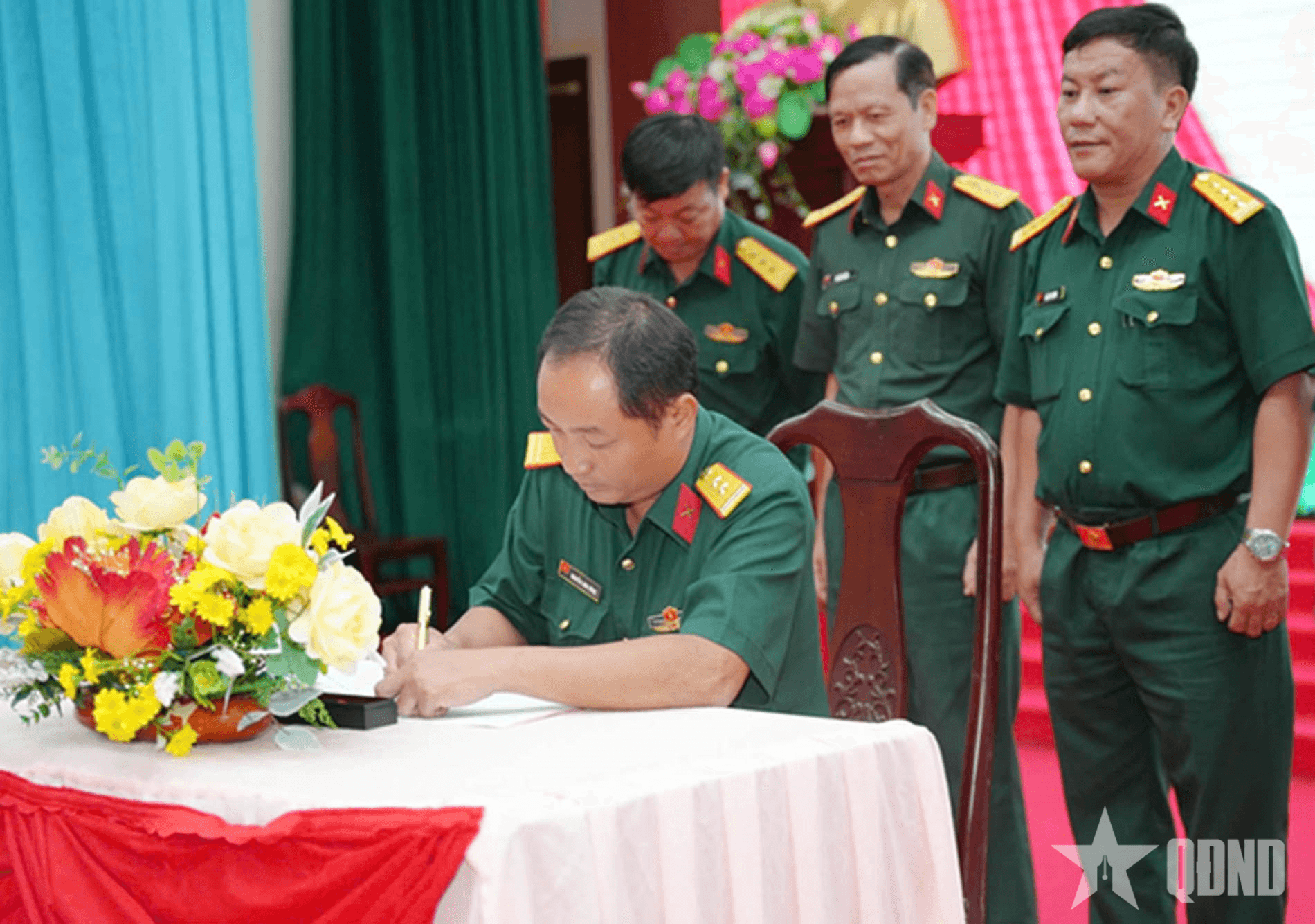 Sư đoàn 302 (Quân khu 7) phát động thi đua cao điểm chào mừng Đại hội Đảng bộ