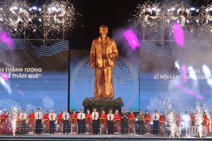 Tổng Bí thư Tô Lâm dự khai mạc Lễ hội Làng Sen năm 2025 và khánh thành Tượng “Bác Hồ về thăm quê”