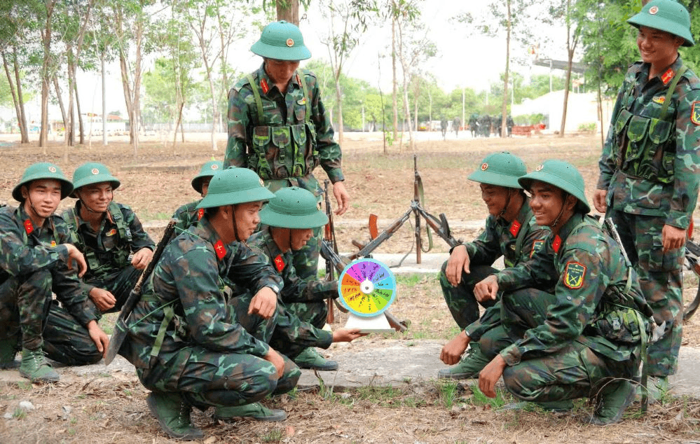 Vui với trò chơi vòng xoay quân sự