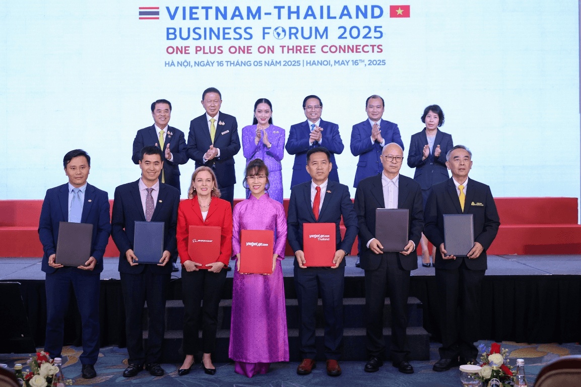 Thủ tướng Phạm Minh Chính và Thủ tướng Thái Lan Paetongtarn Shinawatra chứng kiến thỏa thuận chuyển giao 50 tàu bay Boeing cho Vietjet Thái Lan