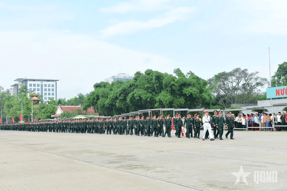 Đoàn đại biểu Quân khu 7 vào Lăng viếng Chủ tịch Hồ Chí Minh
