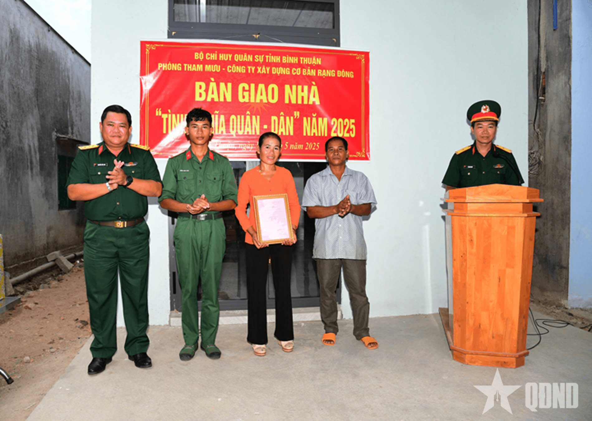 Bình Thuận trao nhà “Tình nghĩa quân dân” tặng chiến sĩ có hoàn cảnh khó khăn