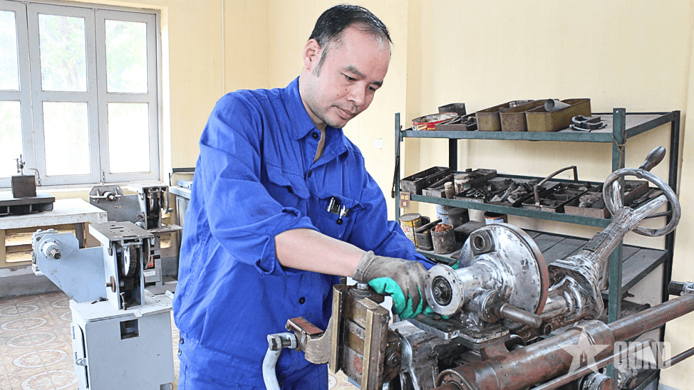 Thiếu tá QNCN Lưu Quang Tưởng: Người lính thợ “giữ hồn” cho vũ khí