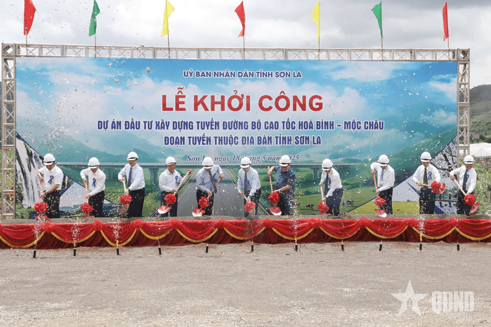 Khởi công Dự án đầu tư xây dựng tuyến đường bộ cao tốc Hòa Bình - Mộc Châu